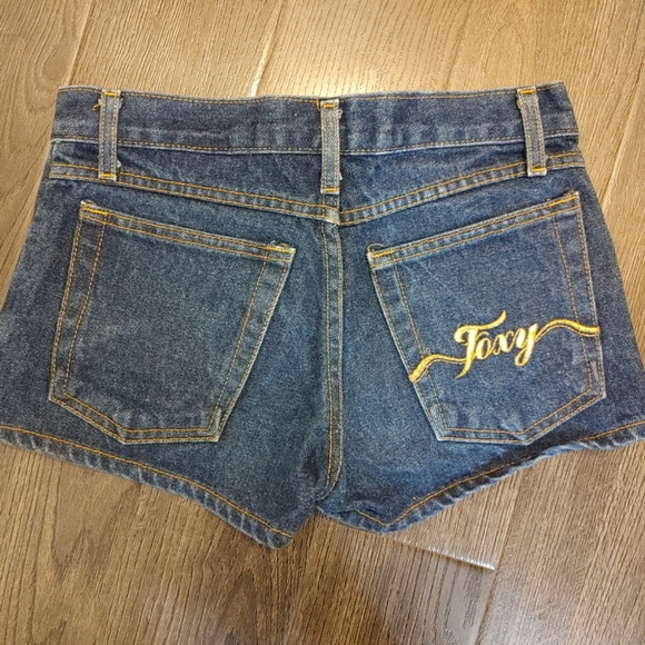 Foxy Jean shorts - Picture 1 of 3